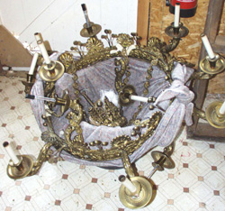 chandelier before restoration